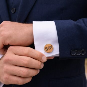 Μανικετόκουμπα Ξύλινα Καρδιές Με Αρχικά Ζευγαριού και Ημερομηνία