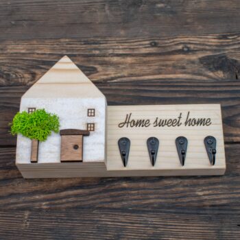 Κρεμάστρα για Κλειδιά Ξύλινο Σπιτάκι με τεσσερις κρεμαυρες κρεμαστρες με δεντρακι πορτα και παραθυρα